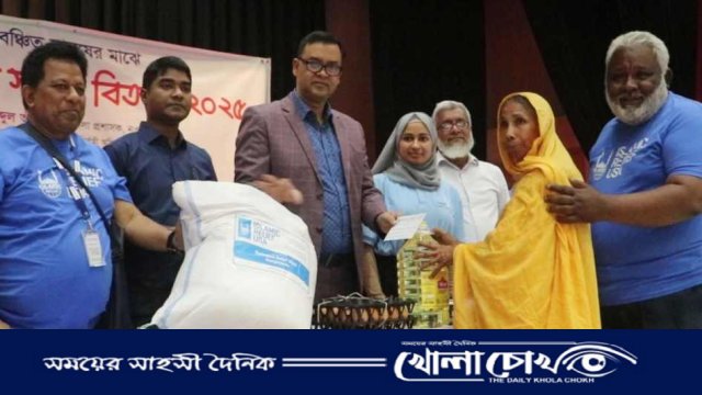 নওগাঁয় ৭০০ সুবিধাবঞ্চিত পরিবারের মাঝে খাদ্য সামগ্রী বিতরণ